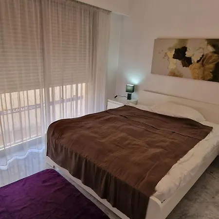 شقة Roque